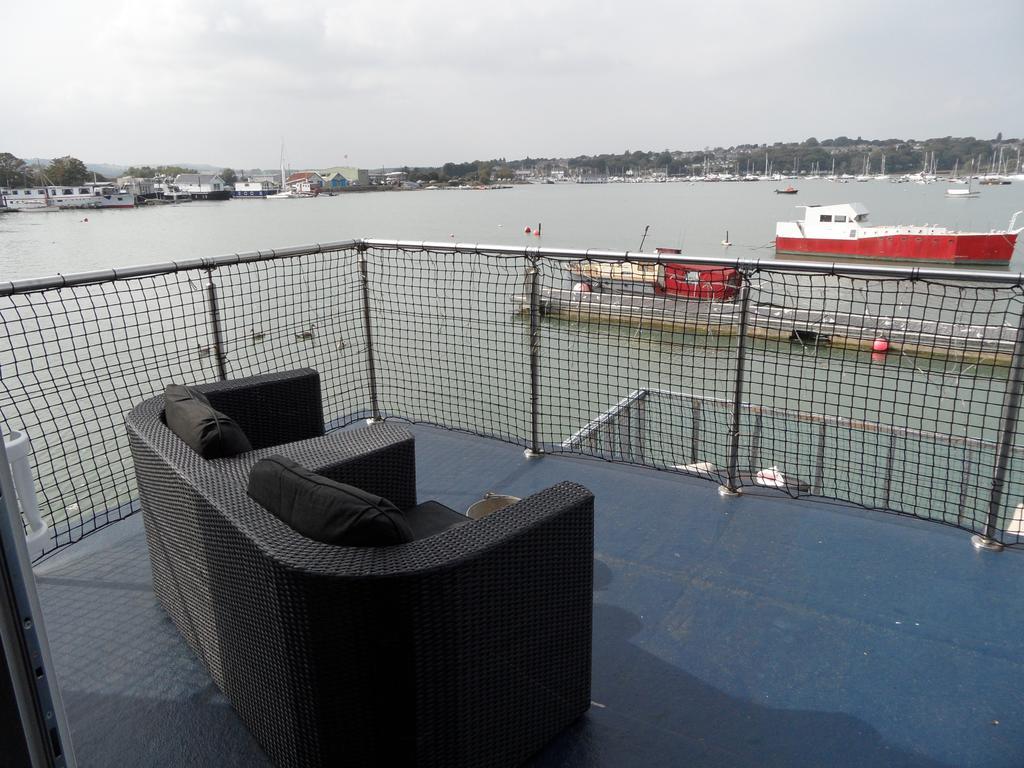 Houseboat Harbourside View Bed & Breakfast Newport  Bilik gambar